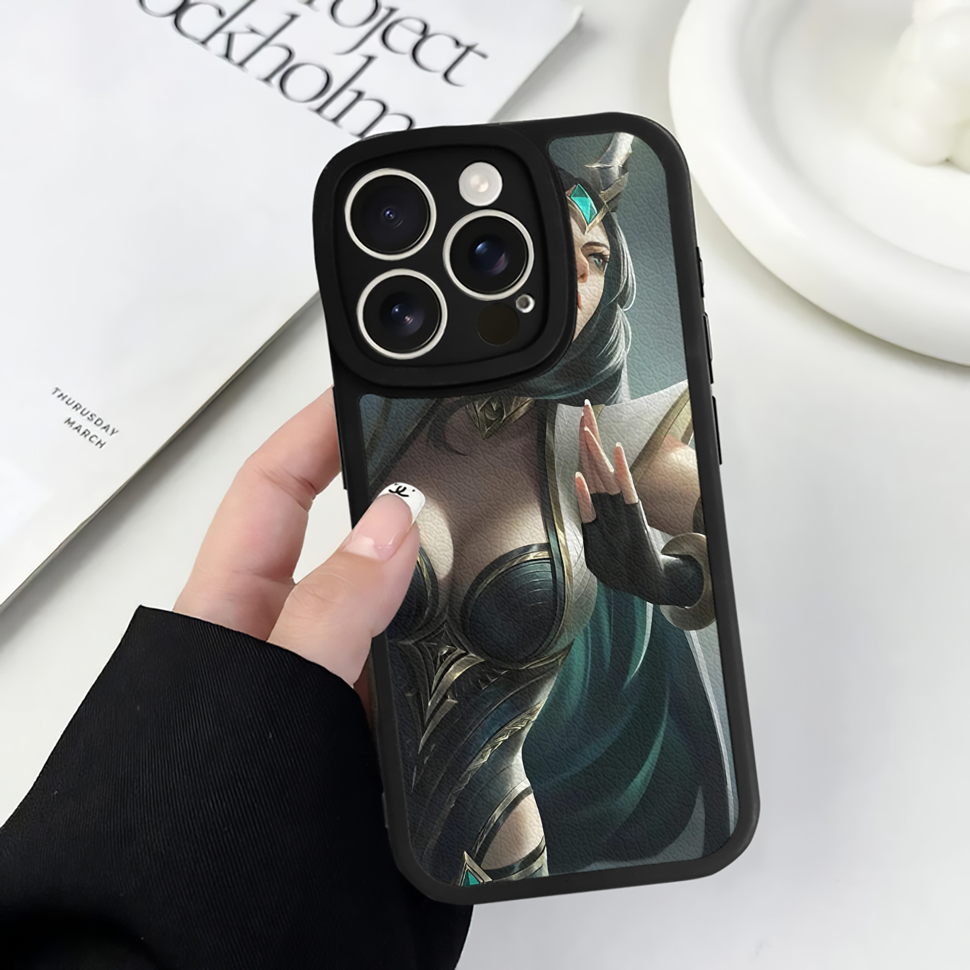 リーグ・オブ・レジェンド League of Legends LOL 【iPhone 16シリーズ対応】シリコンスマホケース（レザー調） 材質：シリコン